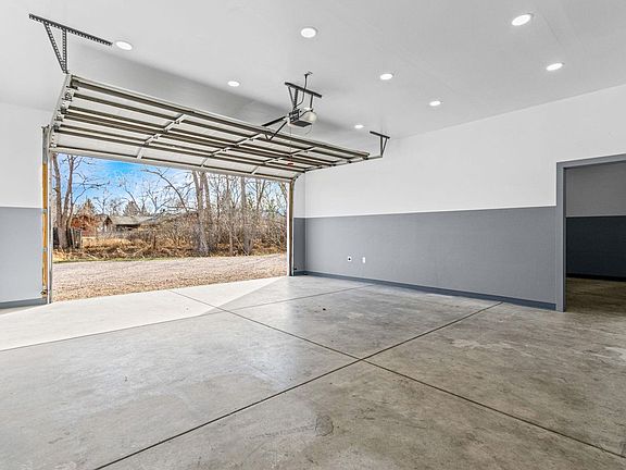 3rd image of 3003 West Ave