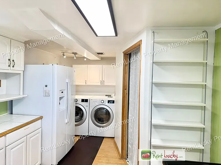 1612 Markham Ave NE — Photo 5