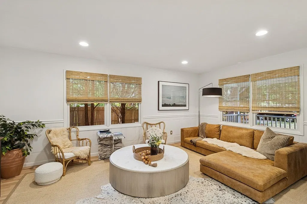 East Hampton Farmhouse with Heated Pool — Photo 3