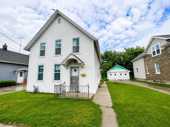 927 S 23rd St, Manitowoc, WI 54220