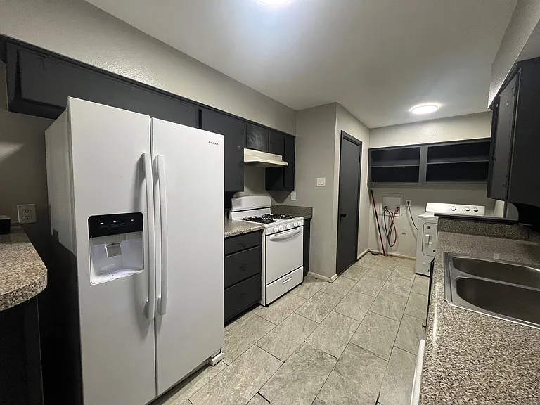 2405 Inadale Ave — Photo 8