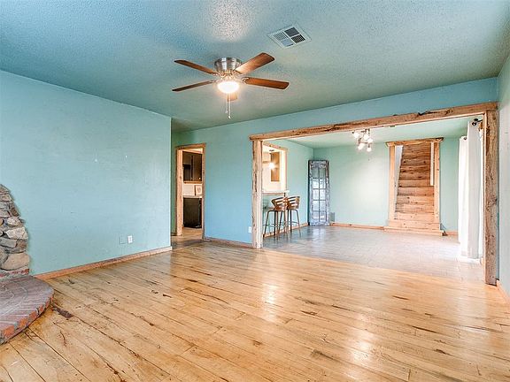 4th image of 323 Woodcrest Dr