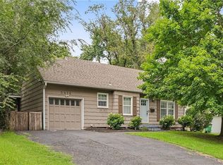 5416 W 51st St, Roeland Park, KS 66205
