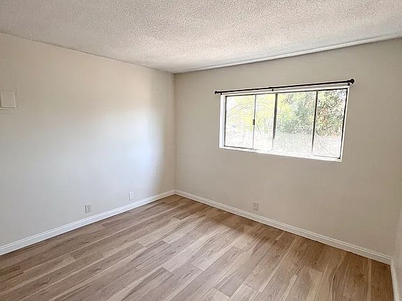 4th image of 889 N Laurel Ave #9