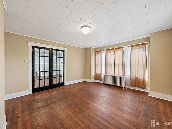 3rd image of 215 Dunellen Ave
