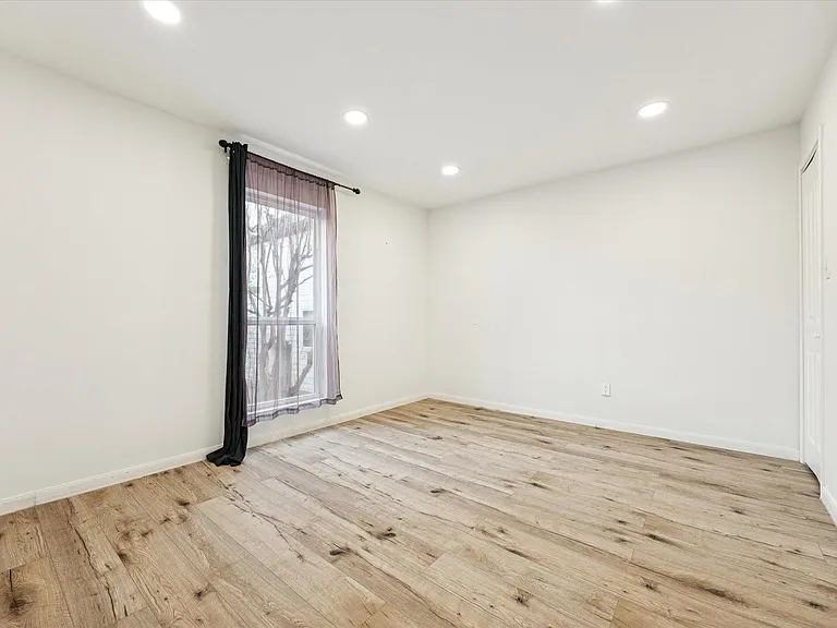 4450 Sherwood Ln #8 — Photo 3