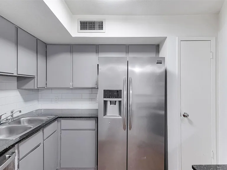 10811 Richmond Ave #101 — Photo 7