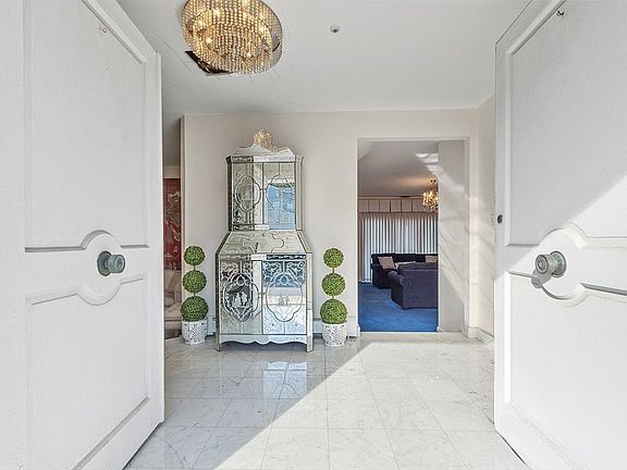 3rd image of 206 Oakwood Ave