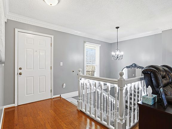 5th image of 201 Cloverleaf Cir