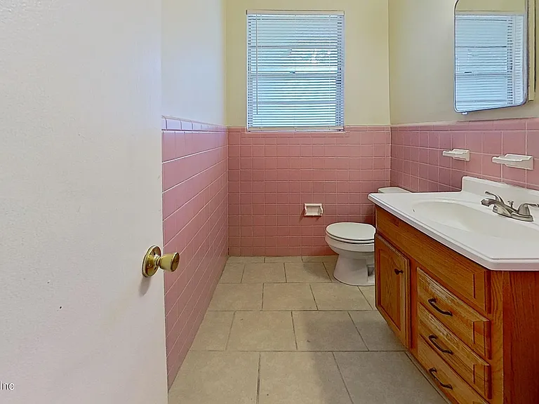 7104 Waikiki Rd — Photo 15