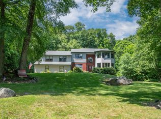 7 Douglas Ln, New Fairfield, CT 06812