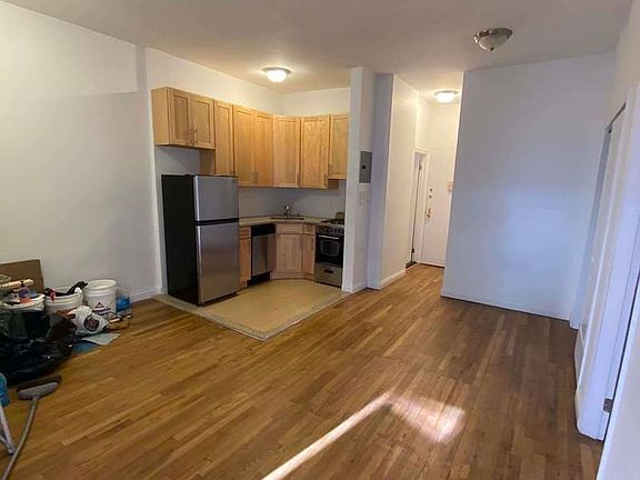 4th image of 450 W 58th St #3LL