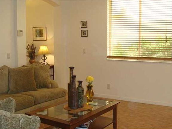 3 Bed/2 Bath Home w/Lake in Savanna, Weston