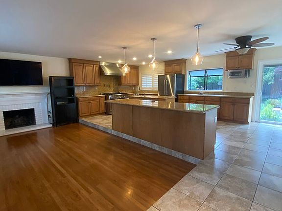 4th image of 7461 Highland Oaks Dr