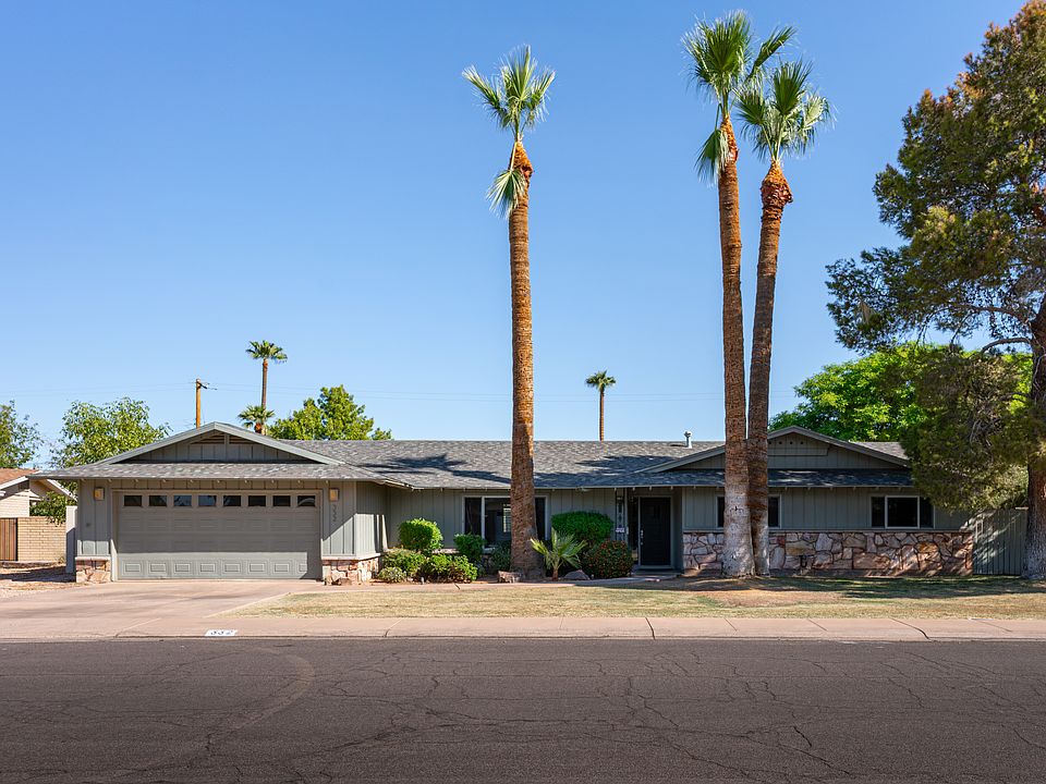 Welcome to this sought after Tempe neighborhood!