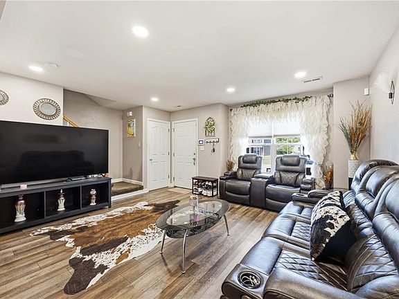3rd image of 125 Langston Ct