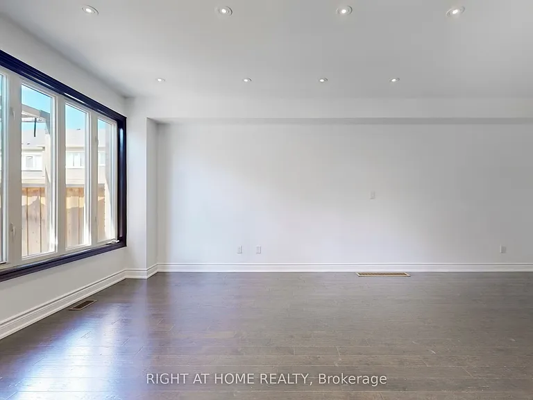 31 Lady Evelyn Cres — Photo 20