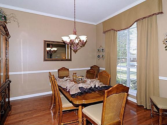 5th image of 3014 Fair Oak Dr
