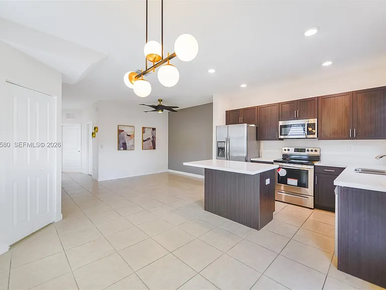 NE 5th Ct — Photo 2