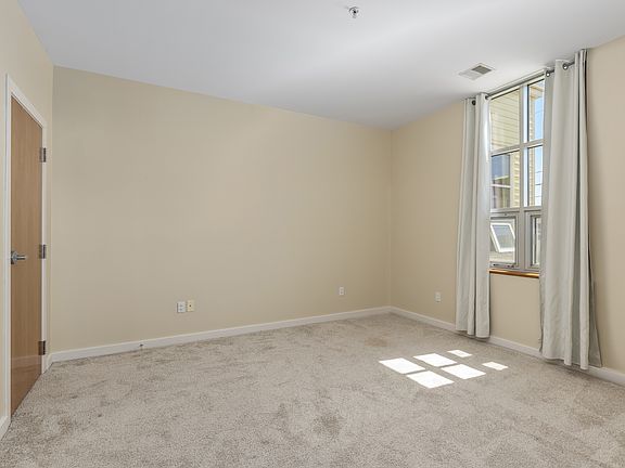 4th image of 2221 Plainfield Ave NE APT 204