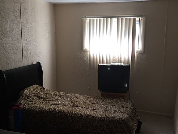 4th image of 23541 Sherman Ave