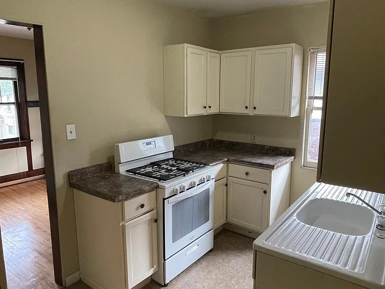 517 Asbury St #9 — Photo 3