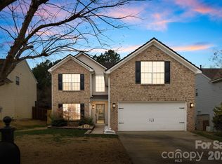 135 Amber Woods Dr, Tega Cay, SC 29708