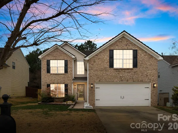 135 Amber Woods Dr, Tega Cay, SC 29708