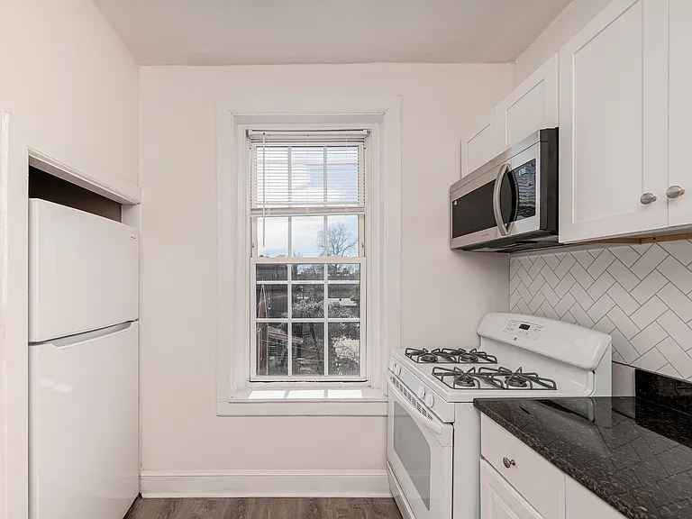 819 Colonial Ave — Photo 32