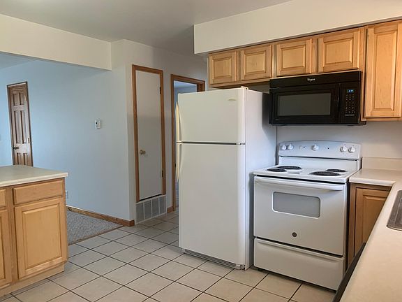 4th image of 2492 Brookdale Dr