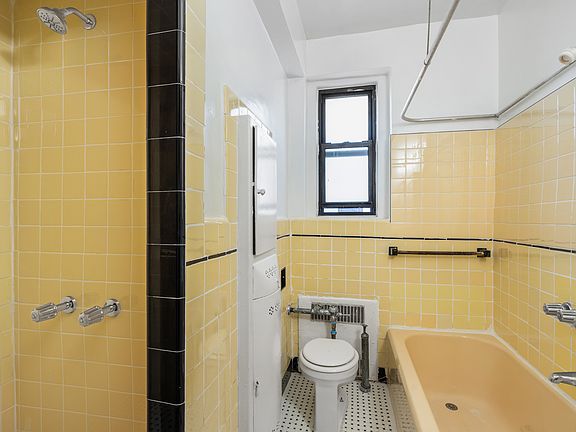3rd image of 925 Prospect Pl APT 2A