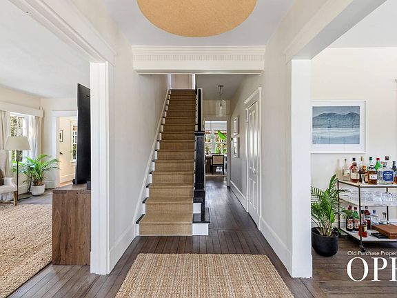 3rd image of 24 S Howells Point Rd