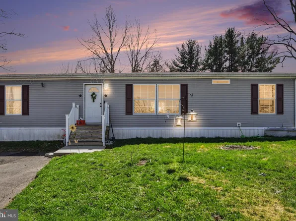 4 Gaslight Pl, Quakertown, PA 18951