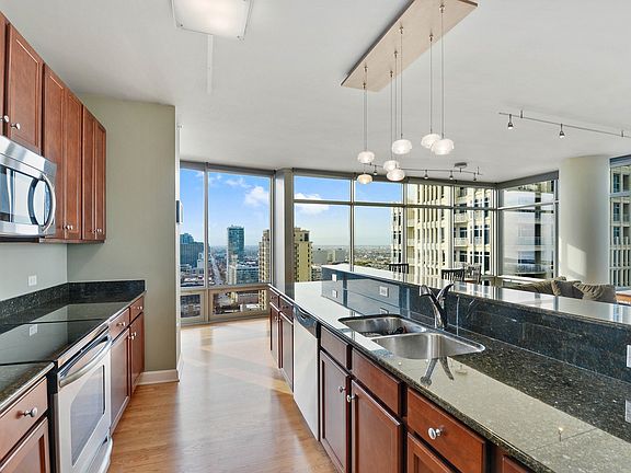 4th image of 100 14th St #2506