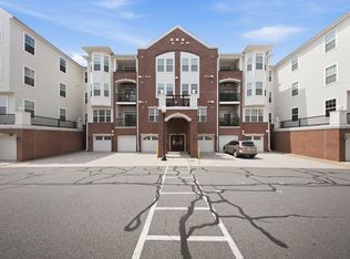 9202 Charleston Dr Unit 402, Manassas, VA 20110