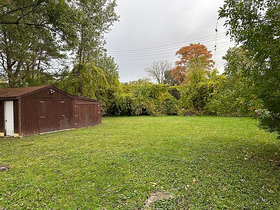 4th image of 19110 Brandt St