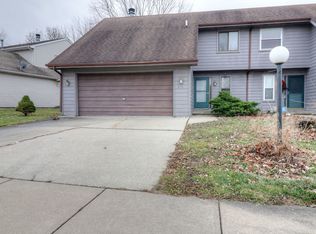 2713 Heritage Dr, Champaign, IL 61822