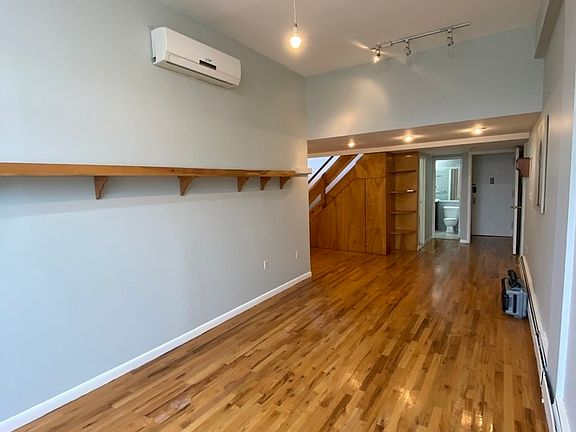 3rd image of 395 Smith St APT 3