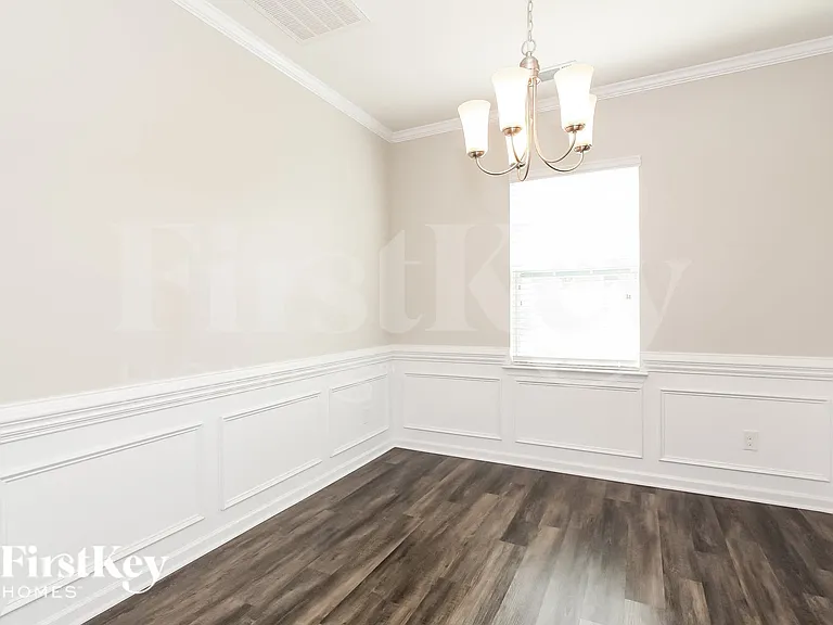 165 N Cromwell Dr — Photo 4
