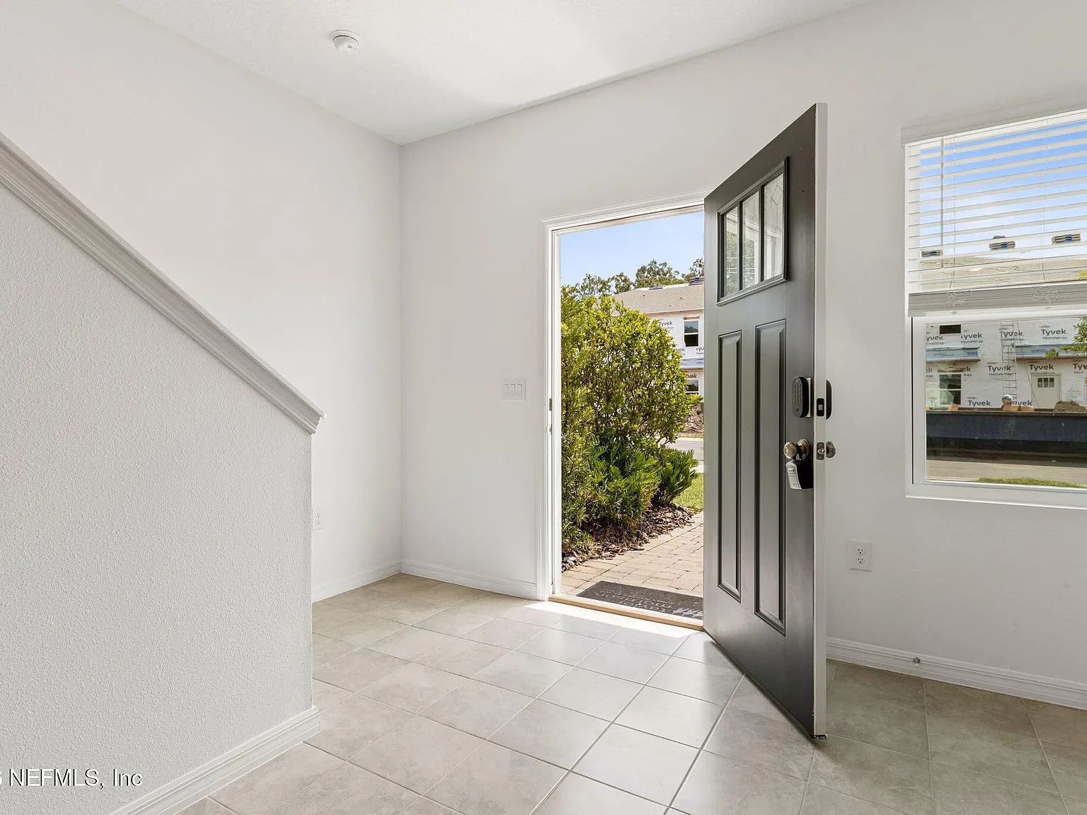 2 bed, 2.5 bath, 1164 sqft, $1,650 — Photo 2
