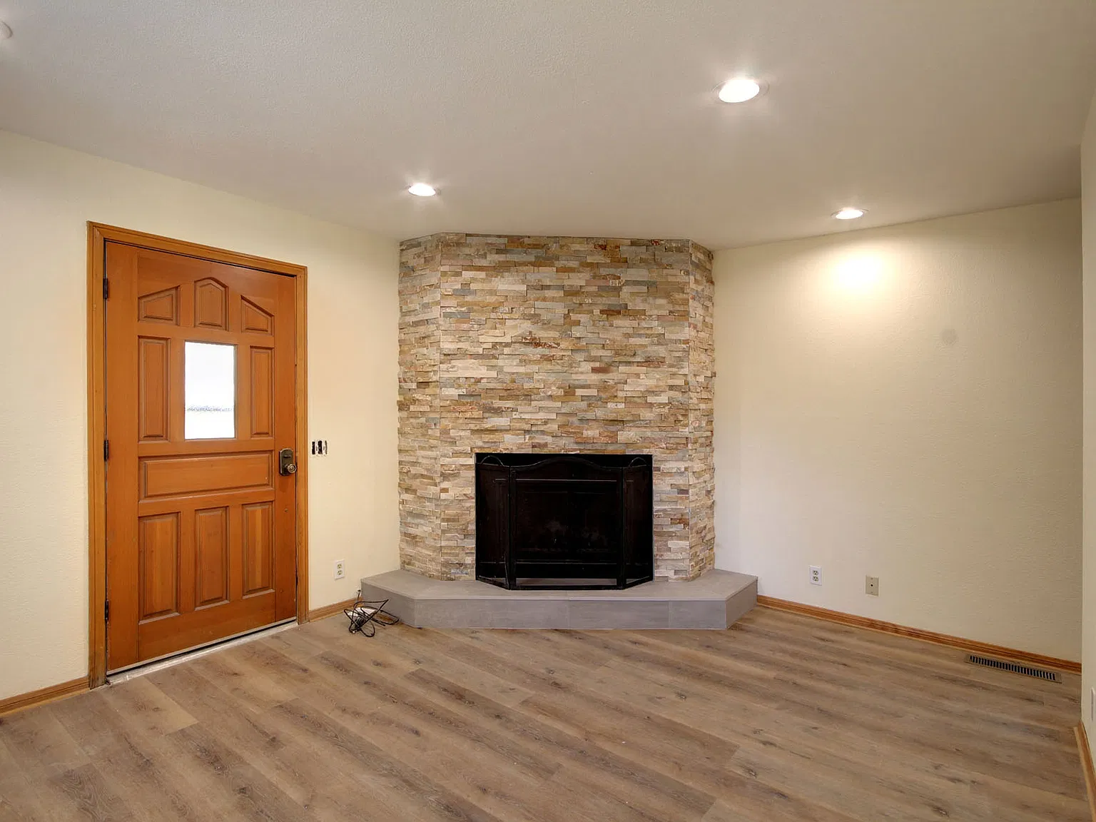 2 bed, 1100 sqft, $2,195 — Photo 4