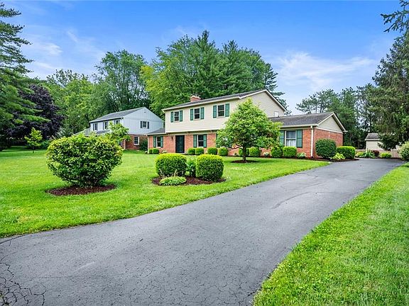 3rd image of 5821 Eastview Ct