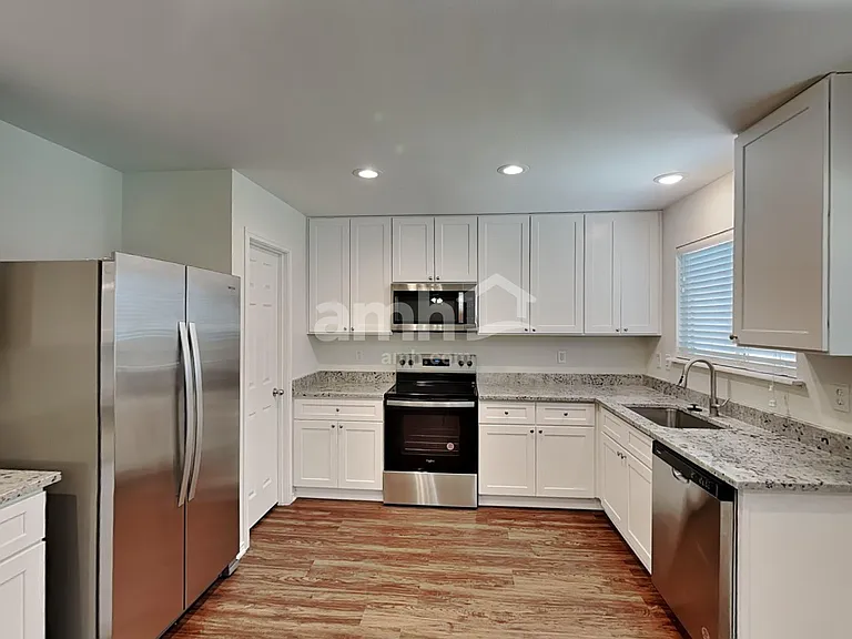 7919 Oak Pointe — Photo 3