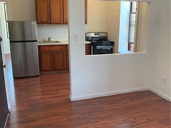 2nd image of 1201 Vyse Ave