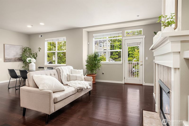2nd image of 1601 NE Katsura Street #103