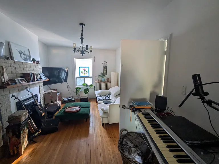 583 Dovercourt Rd #2 — Photo 3