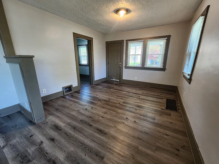 526 Kirkwood Ave — Photo 4