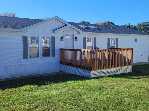 29 Sugar Plum Ln, Three Oaks, MI 49128