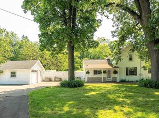 1422 Midland Dr, Hickory Corners, MI 49060