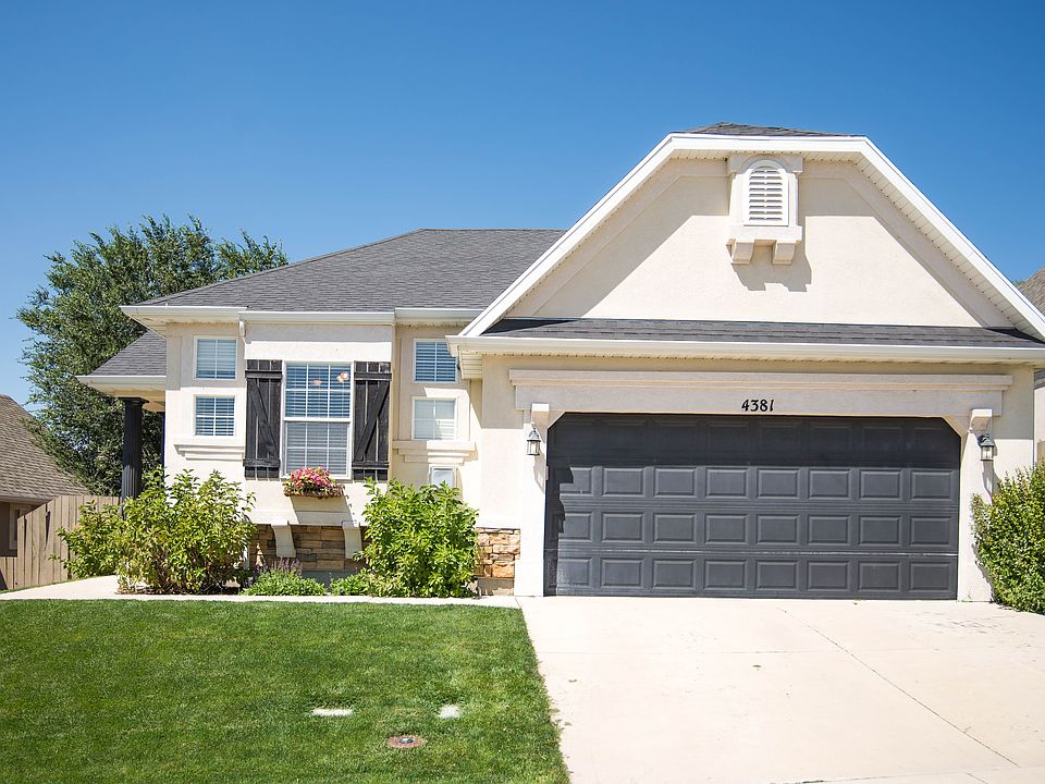 1st image of 4381 N Chestnut Oak Dr